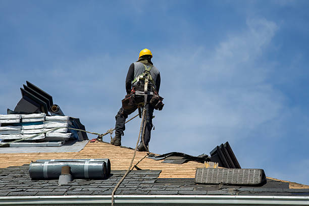 Professional Roofing technician working in Glen, MS